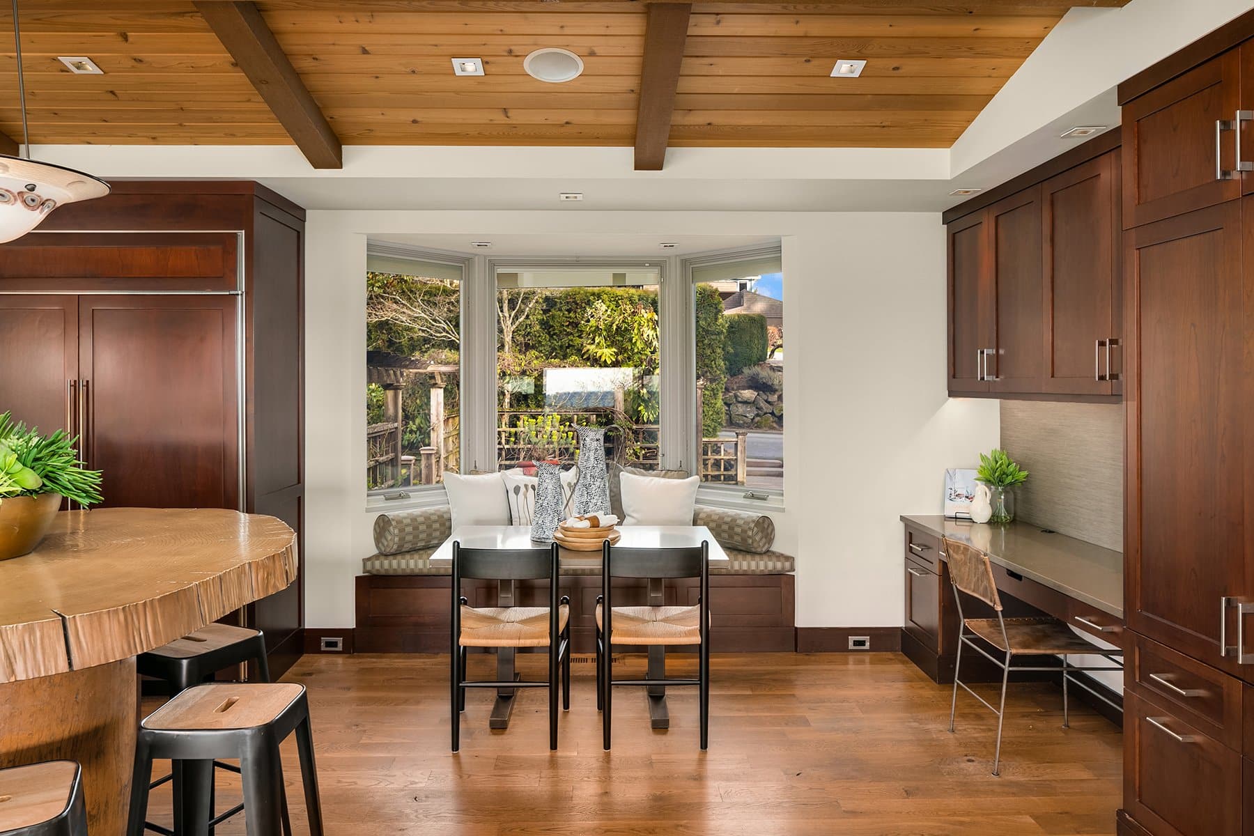 clyde hill - bellevue washington - home staging - breakfast nook