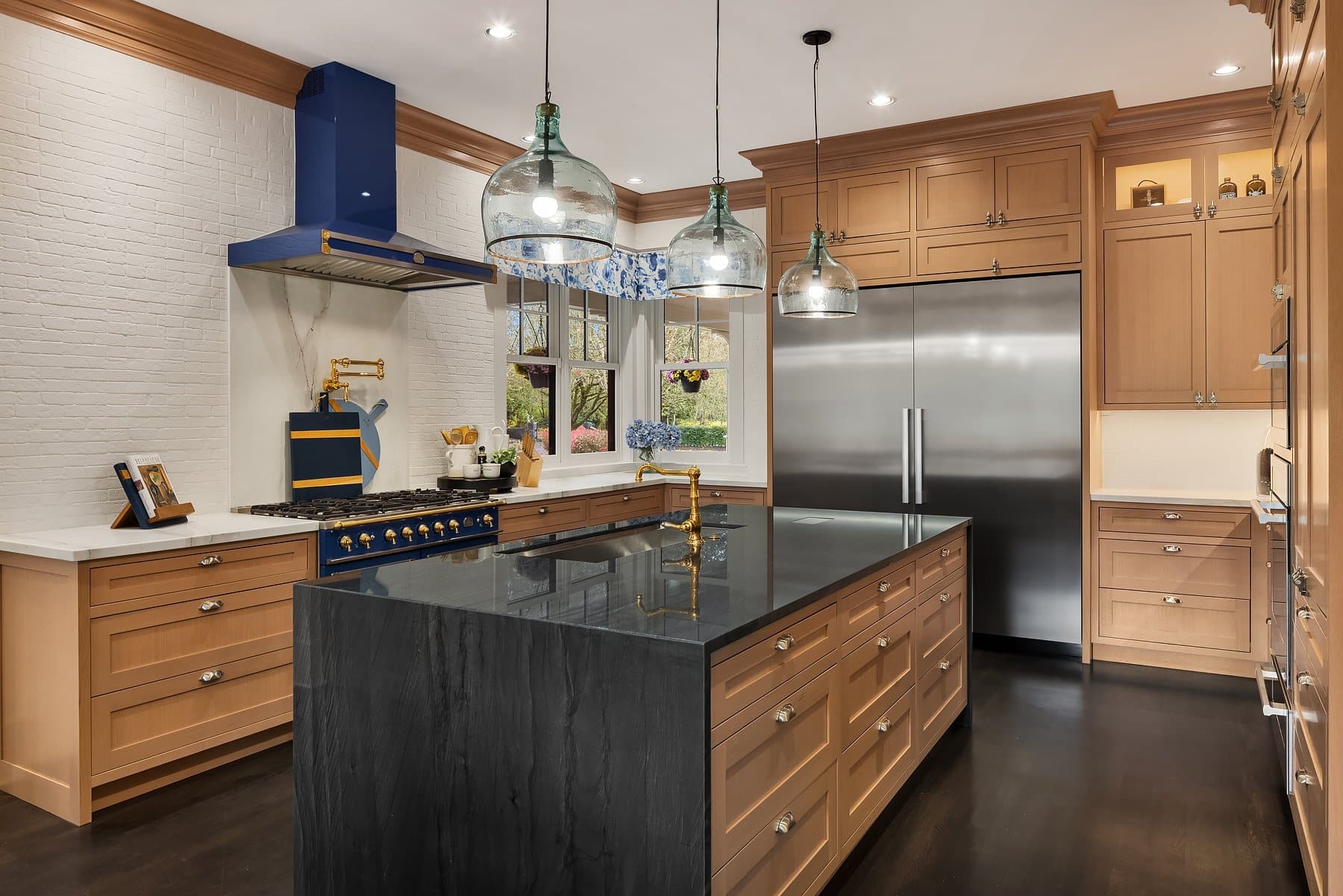 luxury snohomish home staging - kitchen